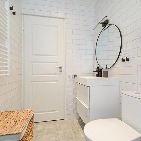 Modern Next To Ozas Park Apartment *